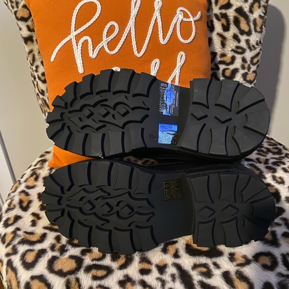 Chunky Sole Boots - Picture 4 of 5